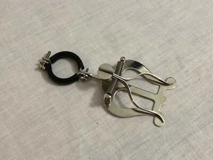 INSTRUMENT PARTITURE SHEET MUSIC MOUNT CLIP STAND HOLDER KEEPER VIOLIN FLUTE ETC - Picture 1 of 6
