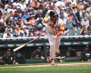 Ronald Acuña Jr. Home Run Bat Abatible Atlanta Braves 8x10 Foto MLB - Imagen 1 de 1