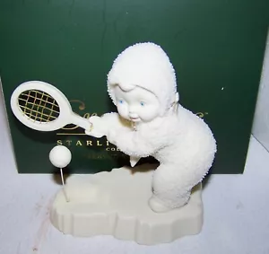 Department 56 Snowbabies Served With Love Tennisfigur im Ruhestand in Box - Bild 1 von 7