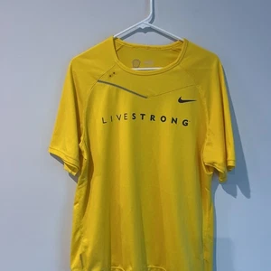 Vintage Nike Livestrong Lance Armstrong Yellow T-Shirt Size Large - Picture 1 of 3