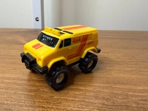 Schaper Stomper 4x4 Chevy Van gelbes Fahrzeug rote Streifen Spielzeug ungetestet - Bild 1 von 5