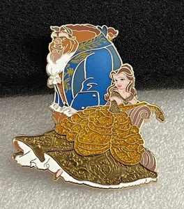 Prendedor Disney D23 Diseñador de Cuento de Hadas Parejas La Bella y la Bestia Bella LE 250 - Imagen 1 de 1