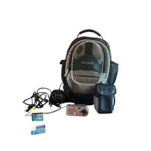 Sony Cyber-shot 7.2 megapixels digital camera w/ bag and accessories - Picture 1 of 3