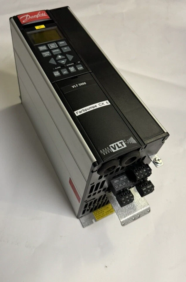Danfoss VLT5006PT5B20STR3DLF00A00C0 175Z0064 7,6kVA Umrichter + Panel -used- - Bild 1 von 4