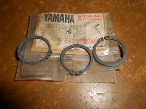 NOS Yamaha Circlip YZ DT MX YT125 175 TRI MOTO YTM225  BIG BEAR QTY3 98501-04020 - Picture 1 of 1
