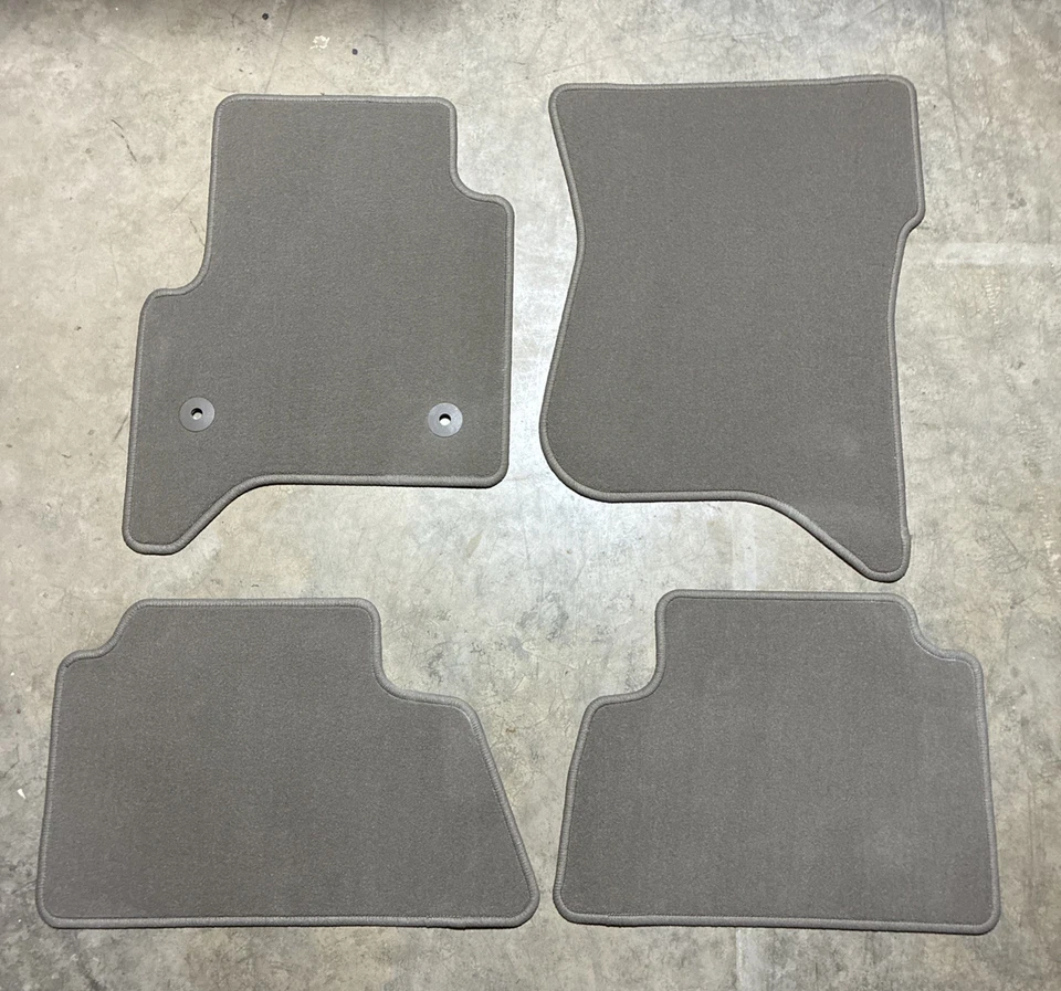 2015-2020 Chevy Tahoe Suburban GMC Yukon XL OEM Dune Carpet Floor Mats Set 4 Pc Foto 1 de 4