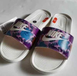 NWT Nike Victori One Slide Flowers Purple/White Slip On Shoes Womens Size 6 - Picture 1 of 5