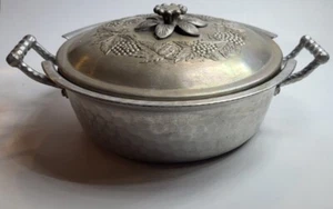 Vintage MCM Everlast handgeschmiedeter Pyrex-Topf aus gehämmertem Aluminium mit Blumenmusterdeckel - Bild 1 von 21