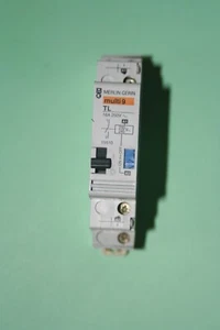 télérupteur 16A merlin gerin 250v 15510 - Foto 1 di 1