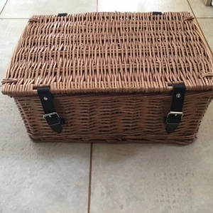 Wicker Hamper Picnic Storage Basket With Lid/Straps 44x30x20cm- New Just Emptied - Picture 1 of 10