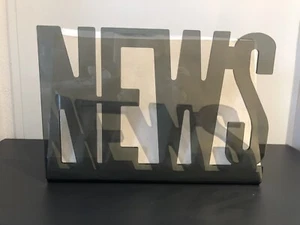 Zeitschriftenständer, Zeitungsständer „NEWS“ Acryl - Bild 1 von 3