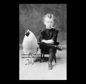 FOTO de colección Freak Child Fumando y Pollo Gigante Espeluznante Crazy Cigarette Boy - Imagen 1 de 2