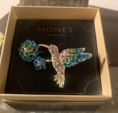 PIN BROCHE COLIBRÍ Y FLORAL MONET CRISTALES COLOR ASST, PIN TONO DORADO-NUEVO EN CAJA Foto 1 de 4