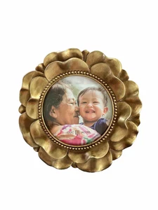 Isaac Jacobs goldener Bilderrahmen in Blumenform passt 4”x4” Foto - Bild 1 von 6