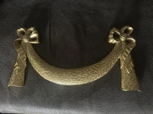 Corona nastro ottone massiccio vintage fatta a mano in India decorazione da appendere a parete 12” x 6” - Foto 1 di 7