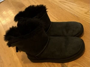 Mujer Bailey Bow Negro UGGS Talla 8 Acento Copo de Nieve Bota Corta Ugg Zapatos - Imagen 1 de 8
