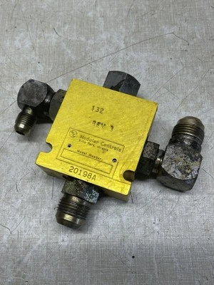 1995 CASE/Ingersoll 4020PS Tractor P220G-I Onan Power Steering Regulator Valve - Image 1 of 3