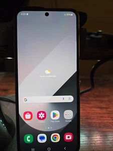 Samsung Galaxy Z Flip6 - 256 GB - Silver Shadow (Unlocked) - Picture 1 of 3