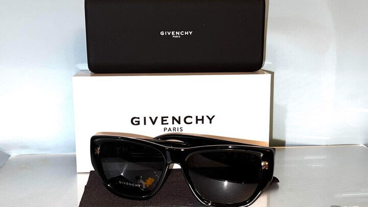 Givenchy Cat Eye Plastic Frame Sunglasses for Women for sale Givenchy Cat Eye Plastic Frame Sunglasses for Women for sale