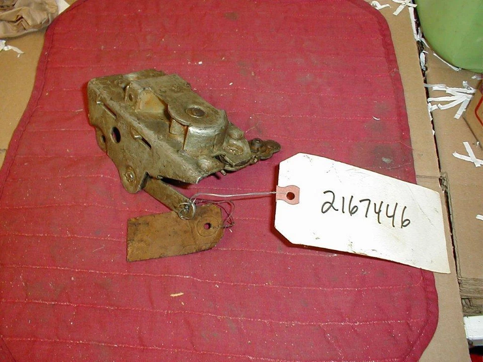 NOS MOPAR 1962 1963  B BODY RIGHT FRONT DOOR LATCH SPORT FURY POLARA DODGE 330  - Image 1 of 1