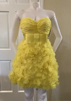 Vestido de graduación floral sin tirantes amarillo Jovani con flecos con lazo y adornos talla 0 Foto 1 de 4