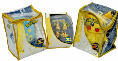 LOTE DE PELUCHES POKEMON 20 ANIVERSARIO PIKACHU MANAPHY plus 025 Pikachu Set Foto 1 de 4