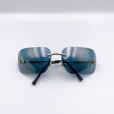 Gafas de sol Chanel camelia sin montura con lentes azules, caja incluida [en muy buen estado] Foto 1 de 4