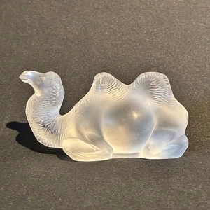Scultura statuina cammello cristallo Lalique France semi smerigliato perfette condizioni - Foto 1 di 10