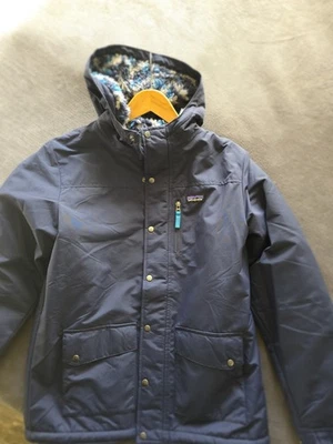 Nueva chaqueta con capucha forrada Shetpa Patagonia Infurno azul marino 16/18 para niños Foto 1 de 4