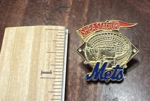 Vintage 1992 New York Mets Shea Stadium Revers Mütze Pin Aminco MLB - Bild 1 von 3