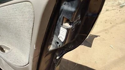 Pestillo puerta trasera derecha pasajero Saturn Sl1 96-99 con varillas/cables trasero 21070484 Foto 1 de 4