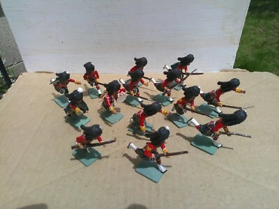 HM of Great Britains, 13x British Highlanders Cameron advancing, 54mm lead - image 1 of 4