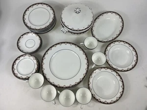 Wedgwood Medici 38 teiliges Set Speiseteller Tassen Salatteller Suppenschüssel mit Deckel - Bild 1 von 11
