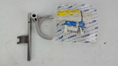 NUEVO 2006-2011 Hyundai Accent Riel de transmisión manual Subconjunto Cambio 3-4 OEM Foto 1 de 4