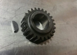 1974 KAWASAKI 175 F7 CRANK PINION GEAR with woodruff key - Bild 1 von 2