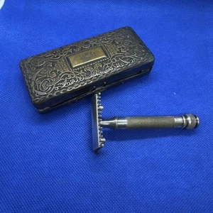 Vtg GILLETTE RAZOR SET in METAL TRAVEL BOX SHAVE KIT MADE in USA RARE! - Picture 1 of 8