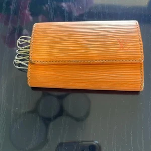 Portachiavi LOUIS VUITTON Epi arancione marrone - tutti i portachiavi inclusi - Foto 1 di 6