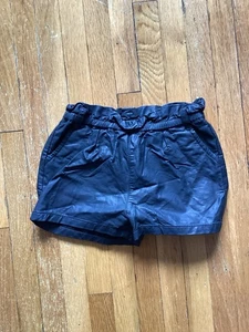 LUXE BABY GAP Jungen Größe 2T dunkelgraue Kunstledershorts, Polyester, neuwertig - Bild 1 von 2