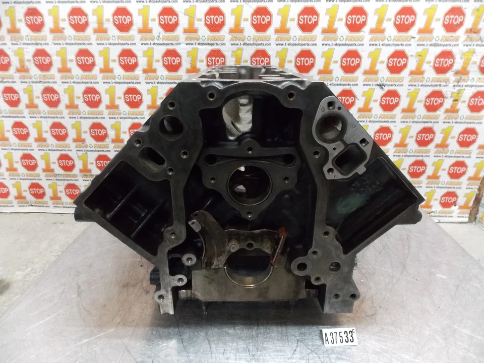 Chevrolet Suburban 2010-2014 montaje de bloque de cilindros de motor de 5,3 L OEM Foto 1 de 4