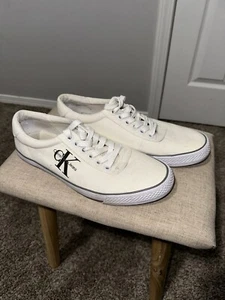 Calvin Klein Men Low Top Lace Up Sneakers Oscar Size US 9.5 White Canvas Fabric - Picture 1 of 6