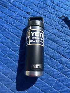 YETI Rambler 18 oz bottiglia isolante tappo triplo manico nero, nuovo - Foto 1 di 8