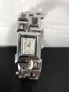 Via Nova Silver Color Bracelet Watch 7" W/ New Battery - Picture 1 of 5