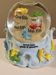 Vintage 1998 UNIVERSAL Studios ~ Dr. Seuss One Fish Two Fish~ Snow Globe - Picture 1 of 6