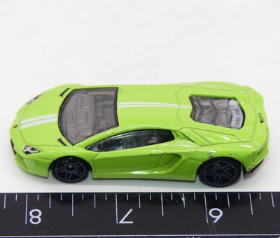 Hot Wheels Lamborghini Aventador LP 700-4 2014 coche diecast verde blanco Foto 1 de 4