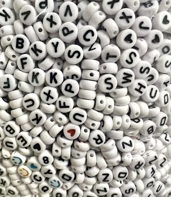 2000 piezas 4x7 mm blanco redondo alfabeto A-Z negro letras cuentas hágalo usted mismo joyería pulseras Foto 1 de 2