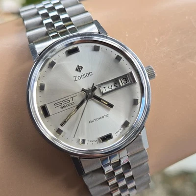 Vintage ZODIAC 862-931 men's automatic watch day/date SST 36000 swiss made 1970s - Image 1 of 4