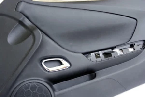 Se adapta a tarjetas de inserción de panel de puerta Chevrolet Camaro 10-15 cuero sintético negras - Imagen 1 de 4