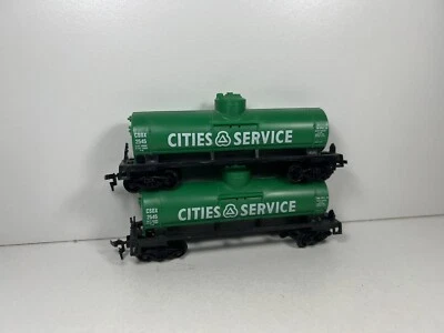 Lot of 2 Life Like HO Cities Service 40’ Advertising Billboard Tank Car CSOX - Image 1 of 4