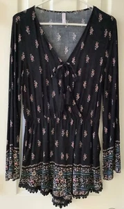 Xhilaration schwarze Langarm-Jumpsuits und Strampler mit Blumenmuster Größe S - Bild 1 von 6