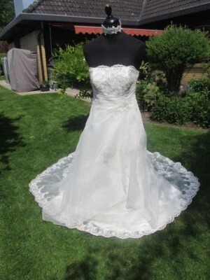 Brautkleid Gr. 42/44 trägerlos Tres Chic m. Reifrock u.Schleppe - Bild 1 von 4